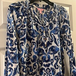 Women’s Lilly Pulitzer Elsa Satin Royal Blue & White Ikat Print Blouse. Like New